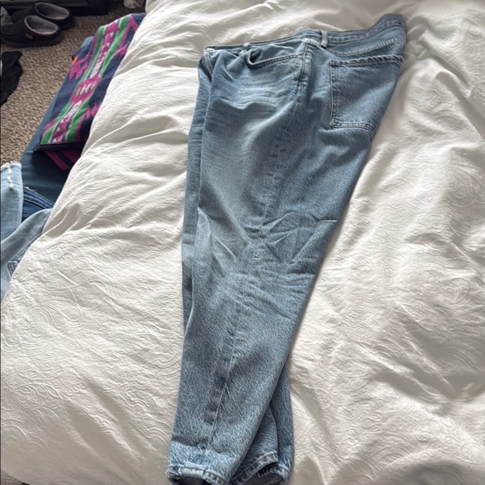 Agolde Women's Riley Button Fly Light Wash (Mint Condition) Jeans, 100% cotton.